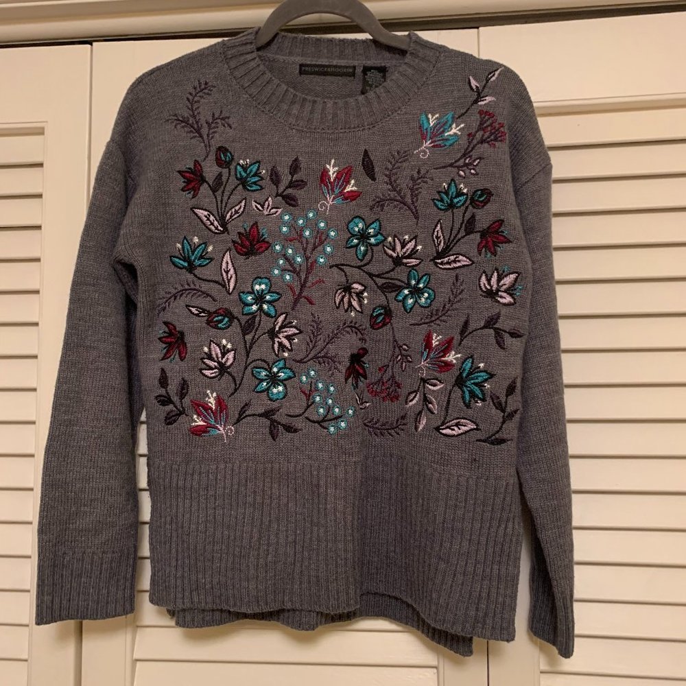 Woman's Preswick & Moore Floral Embroidered Sweater